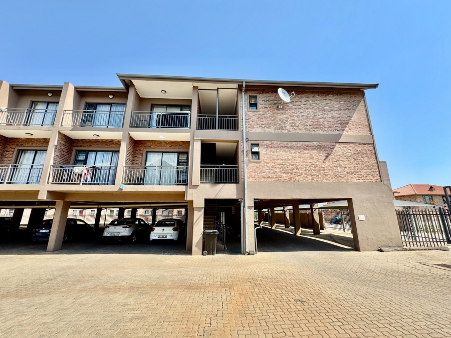 2 Bedroom Property for Sale in Mooivallei Park North West